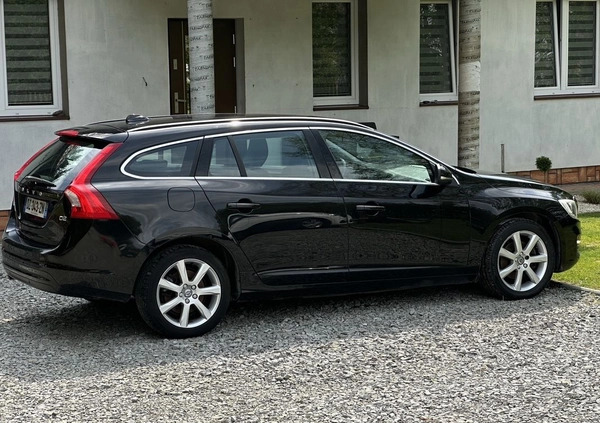 Volvo V60 cena 30900 przebieg: 179000, rok produkcji 2016 z Gorlice małe 211